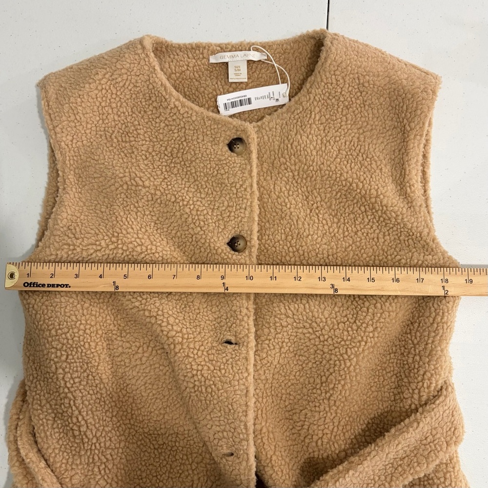 NWT Fuzzy Sleeveless Button-Up Belted Vest - Picture 4 of 5